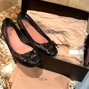Alaia black flats